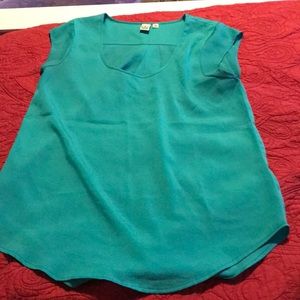 Loose teal short sleeve shirt